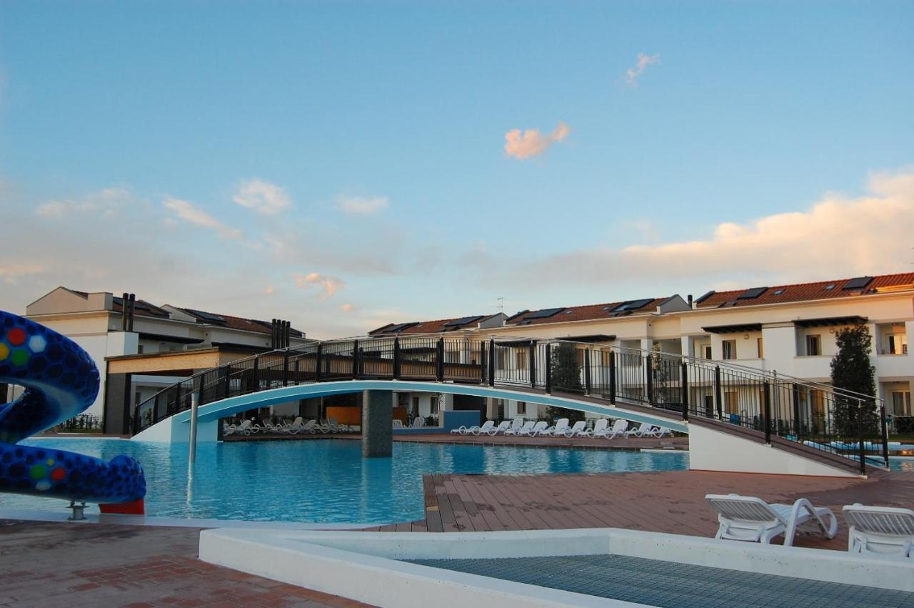 Nice Apartment With Huge Swimming Pool And Solarium ビビオーネ エクステリア 写真