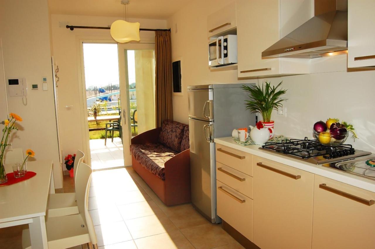 Nice Apartment With Huge Swimming Pool And Solarium ビビオーネ エクステリア 写真
